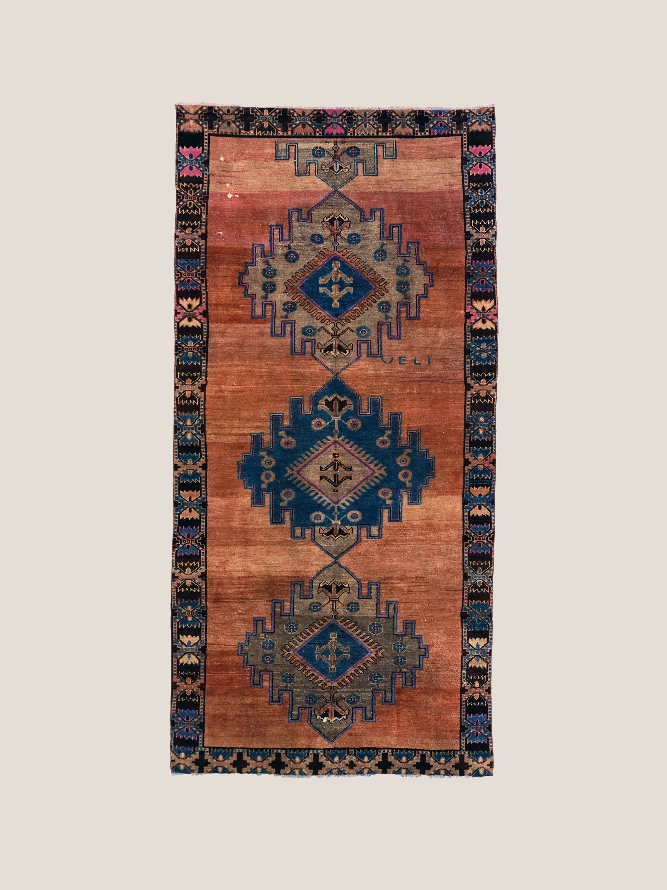 Vintage Turkish rugs with unique character – handcrafted, eco-friendly by Home on Center